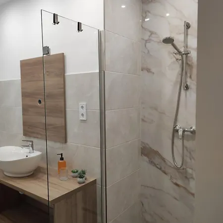 Shine 2 Apartment *